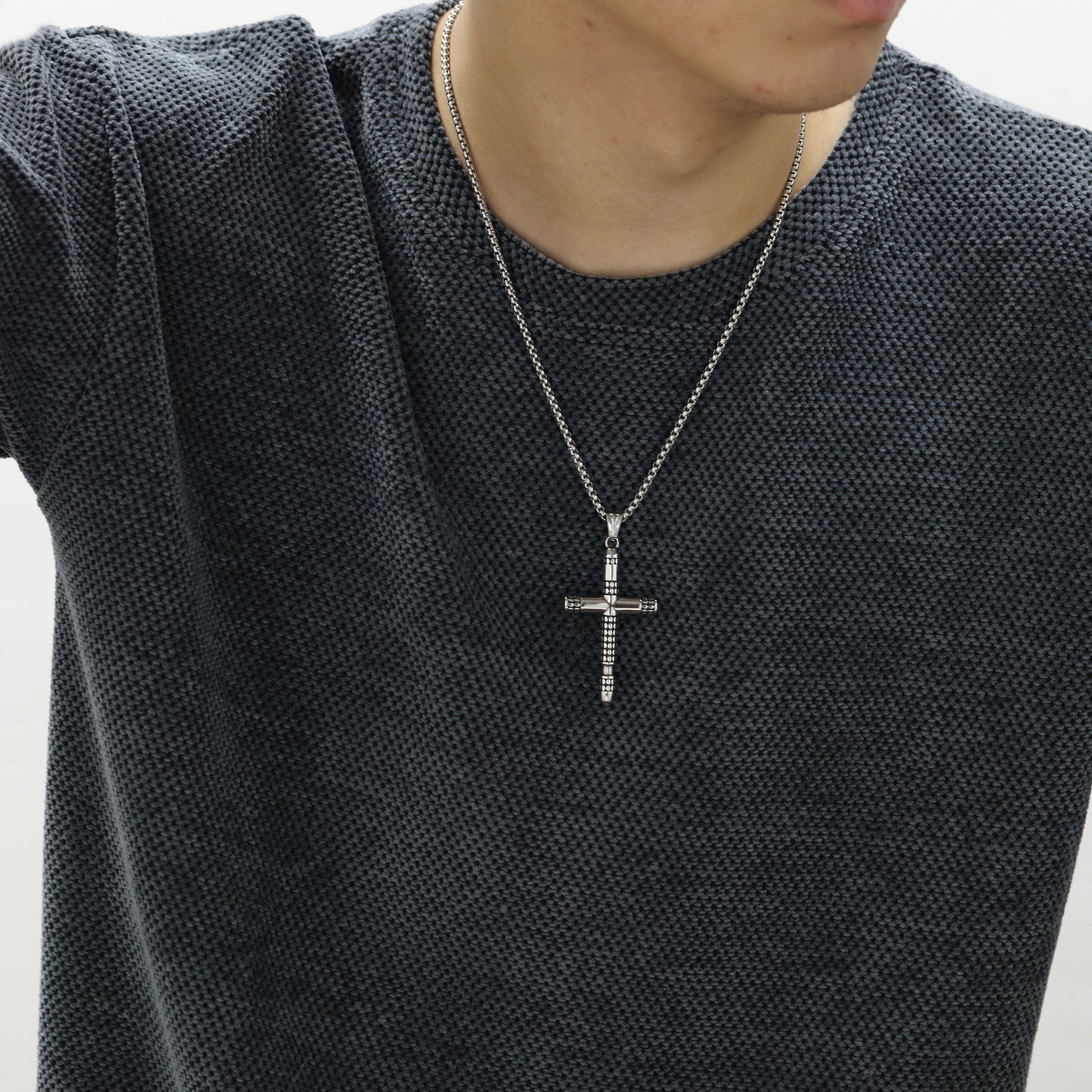 Collier pendentif croix vintage en acier inoxydable