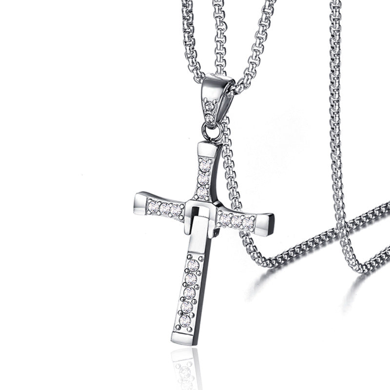 Collier avec pendentif en acier inoxydable et zircone cubique incrusté de croix