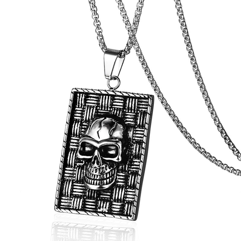 Collier avec pendentif carré en forme de tête de mort en acier inoxydable