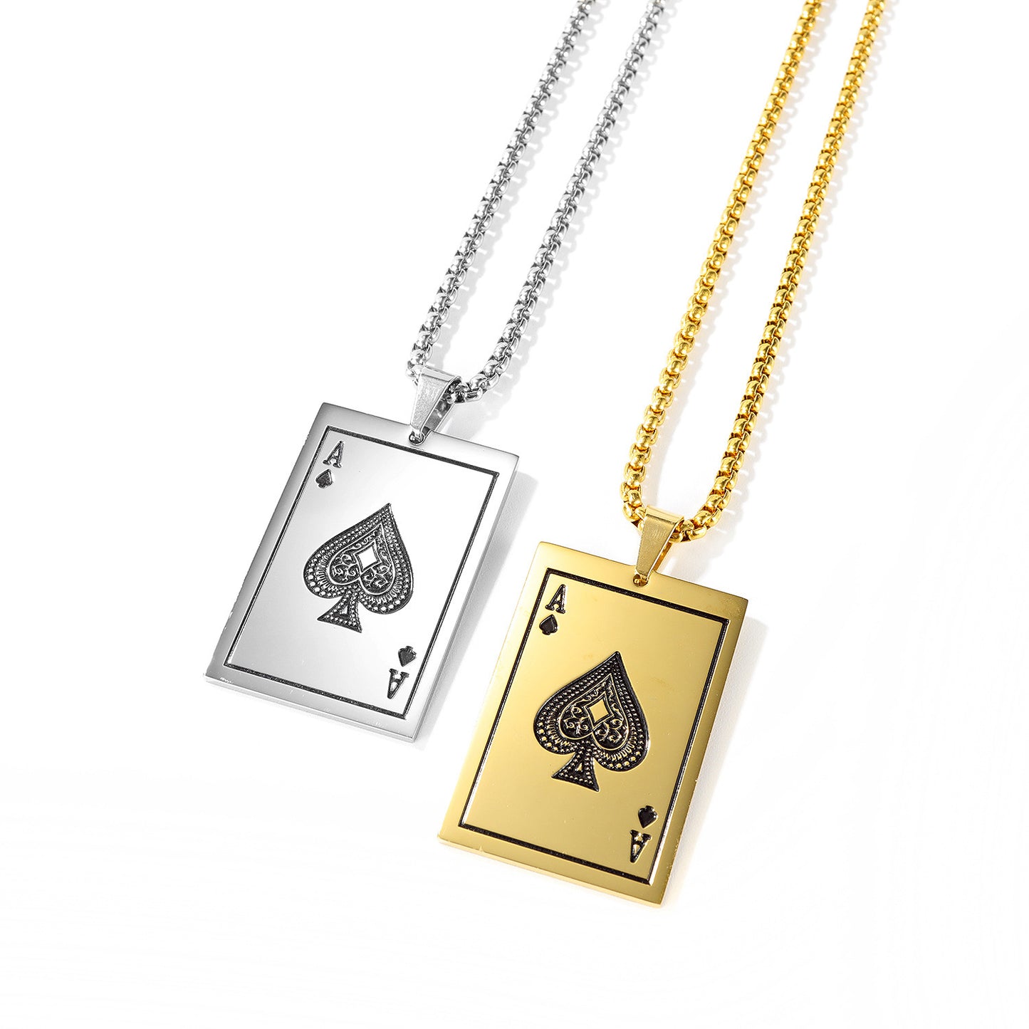 Collier avec pendentif en acier inoxydable représentant une carte à jouer