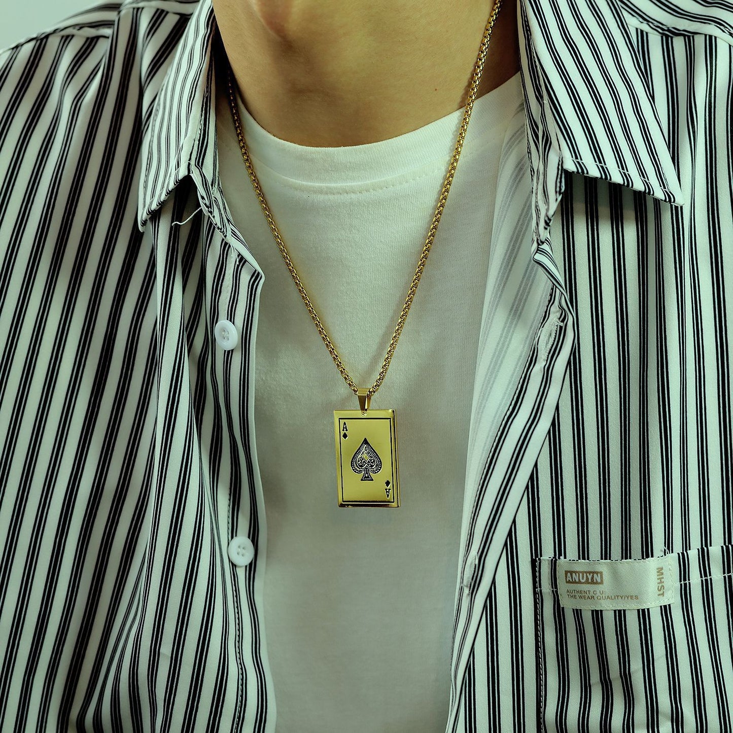 Collier avec pendentif en acier inoxydable représentant une carte à jouer