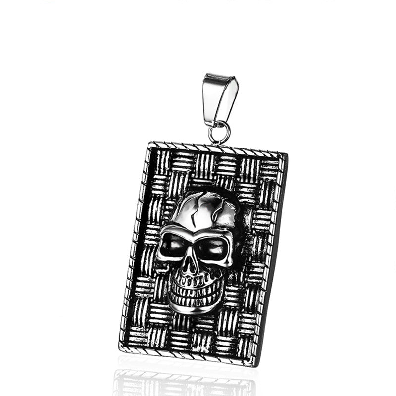 Collier avec pendentif carré en forme de tête de mort en acier inoxydable