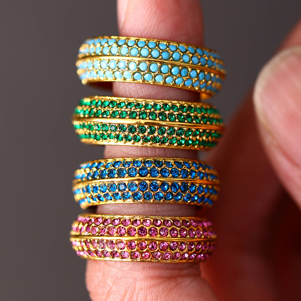 Bague en acier inoxydable avec quatre rangées de zircones cubiques incrustées