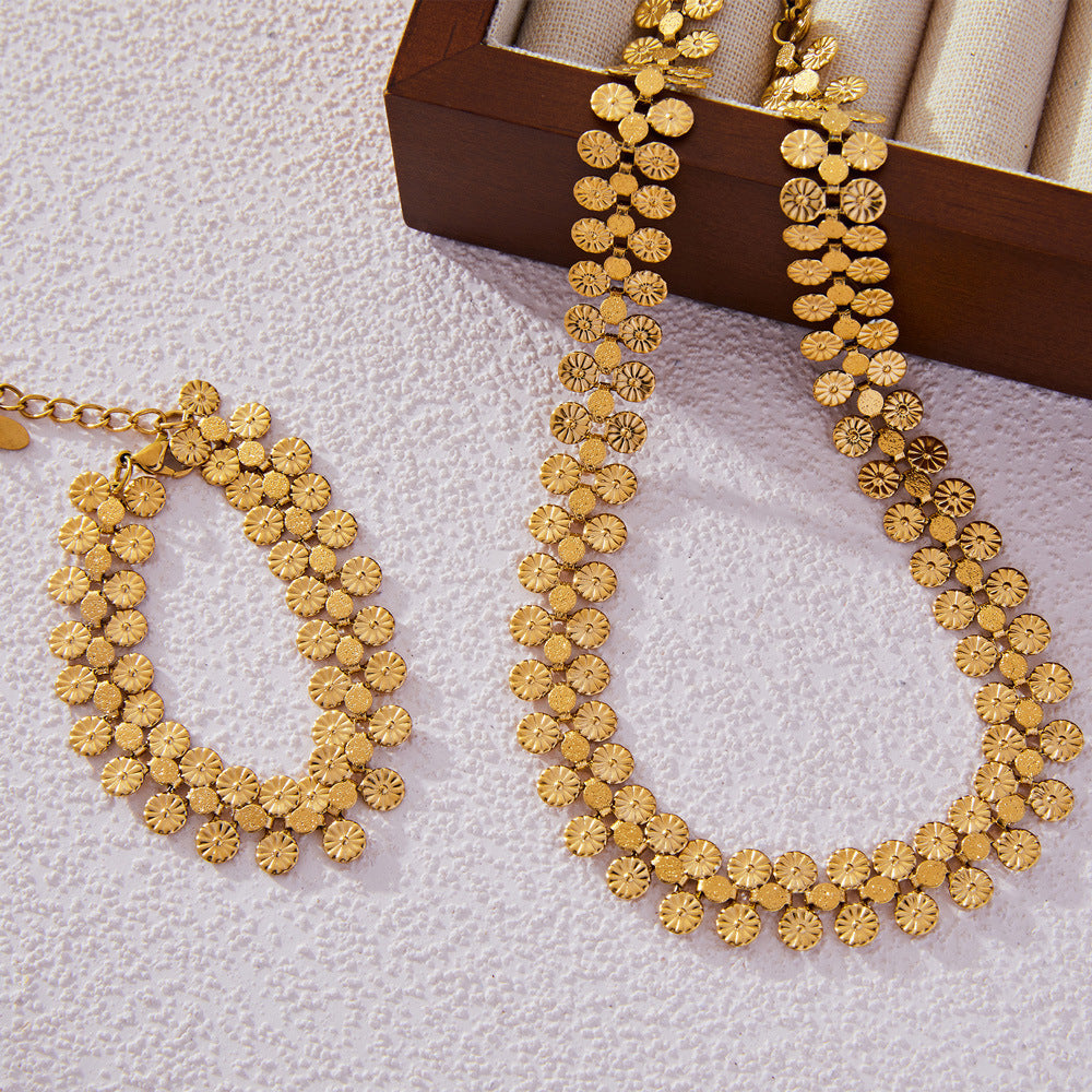 Vintage Pattern Round Plate Necklace Bracelet Jewelry Suit
