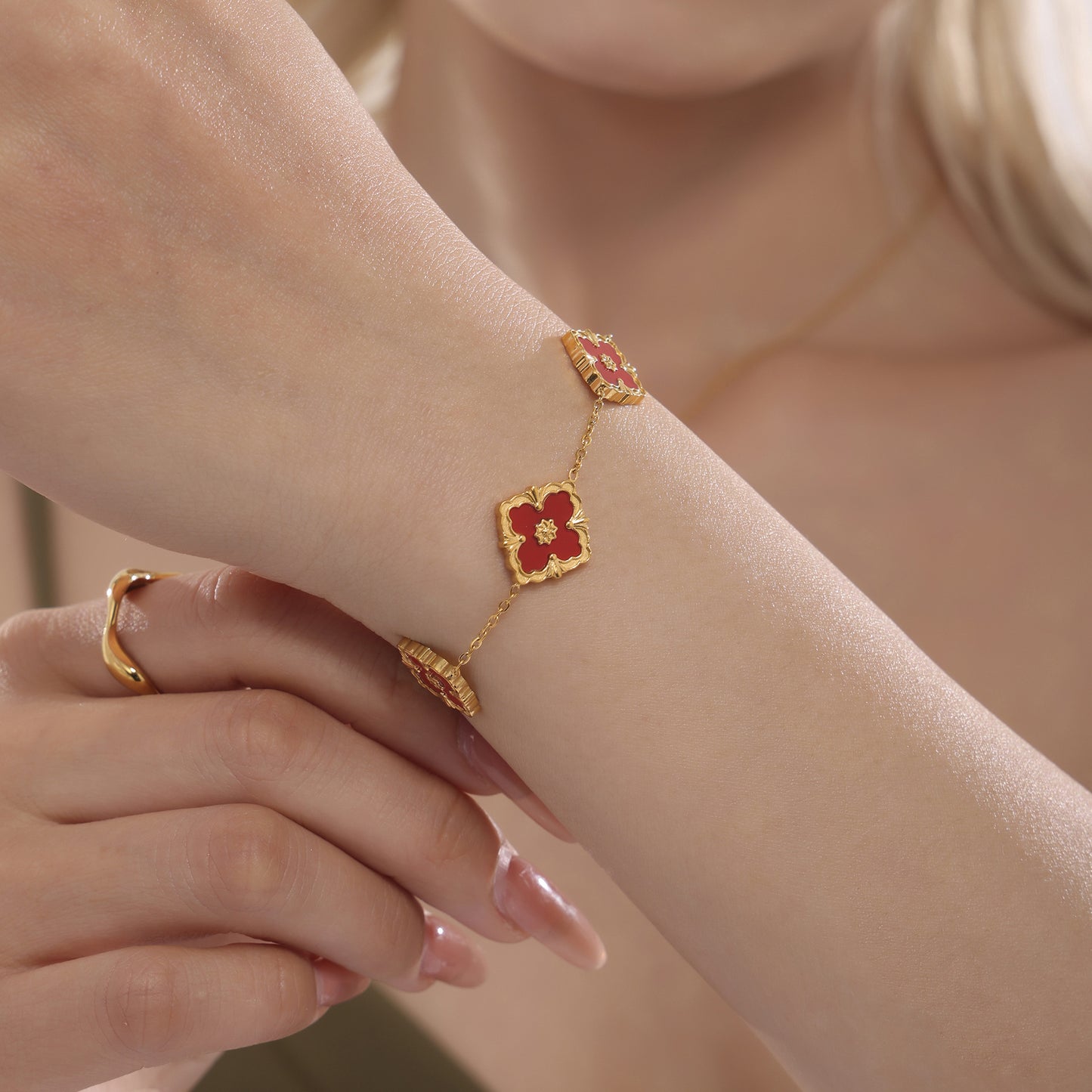 Palace Style Four-leaf Flower Bracelet Necklace Earrings Jewelry Suit