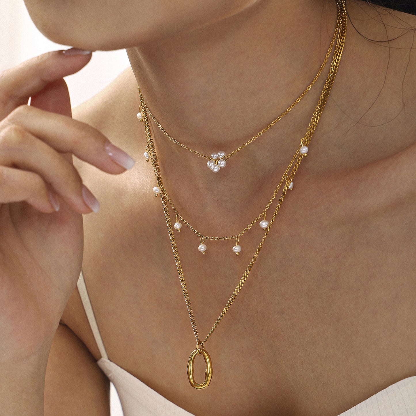 Stainless Steel Imitation Pearl Flower Hollow Circle Pendant Necklace