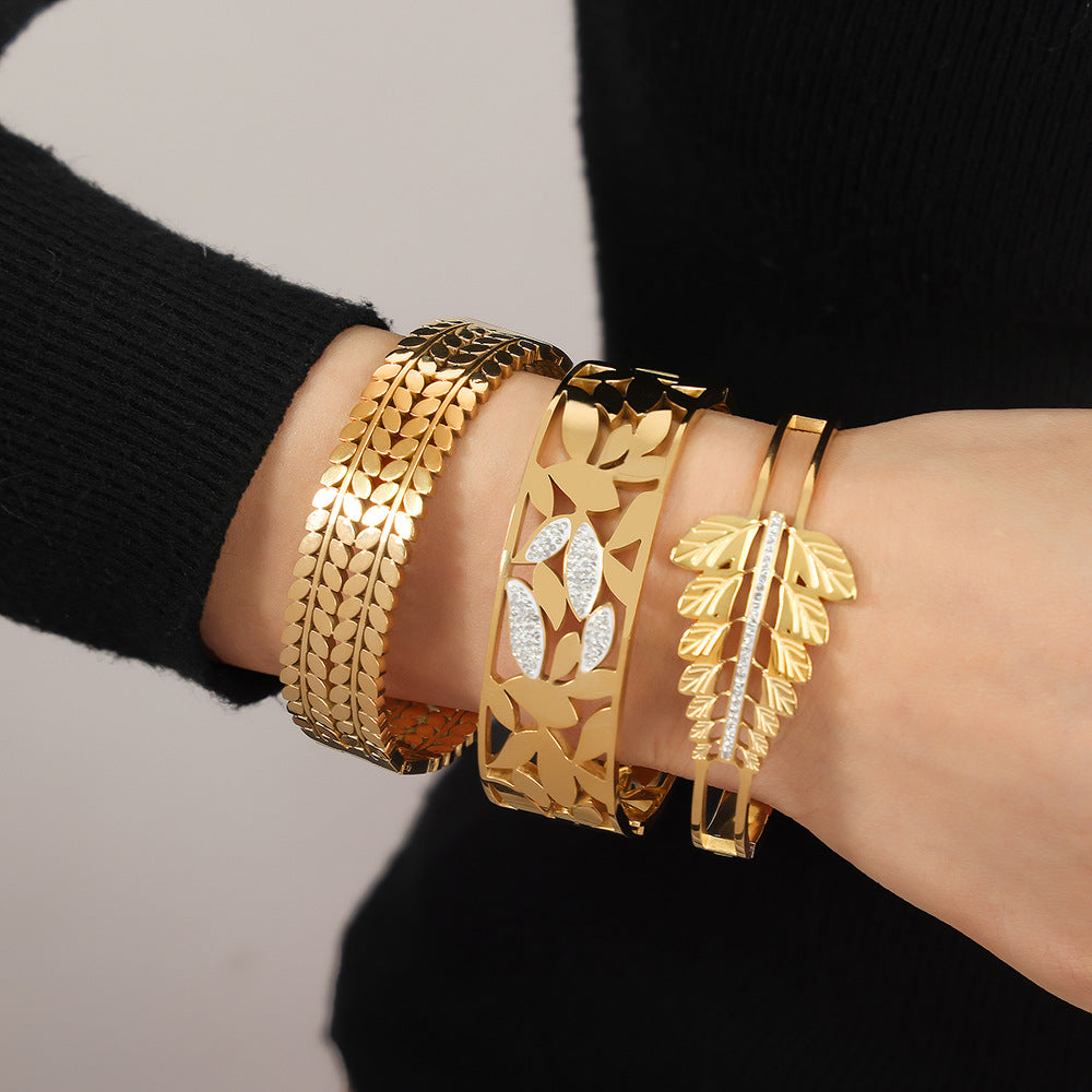 Retro Personalized Leaf Pattern Stainless Steel Bracelet