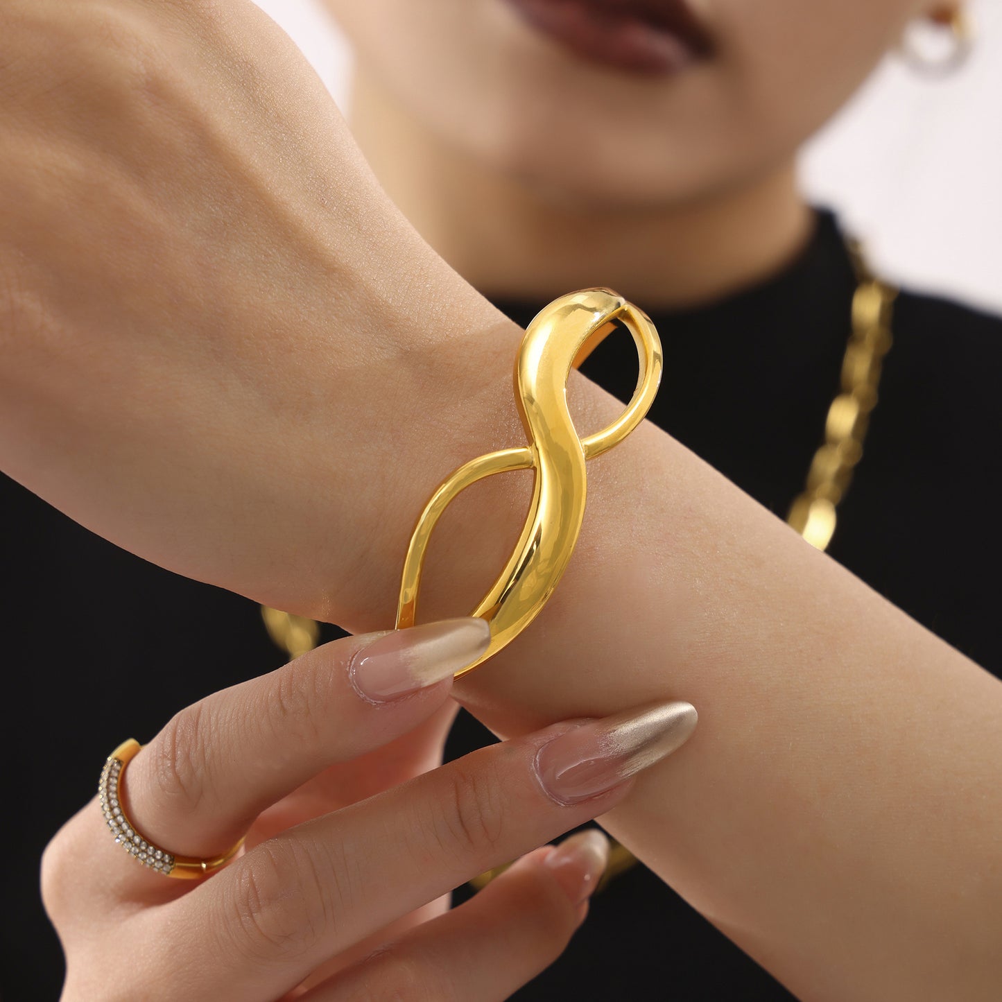 Stainless Steel Figure 8 Curve Design Bracelet