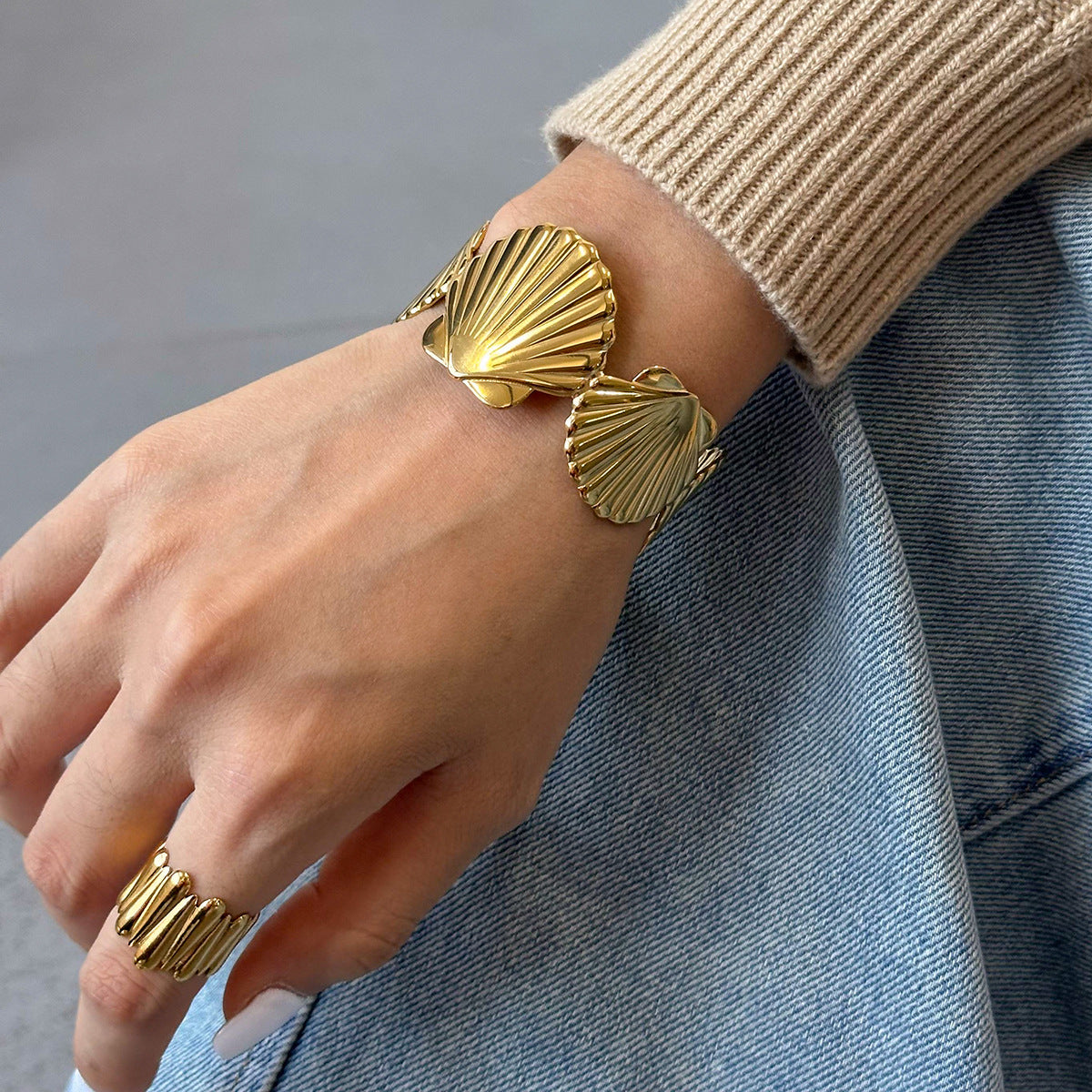 18K Gold PVD Stainless Steel Shell Splicing Cuff Bracelet