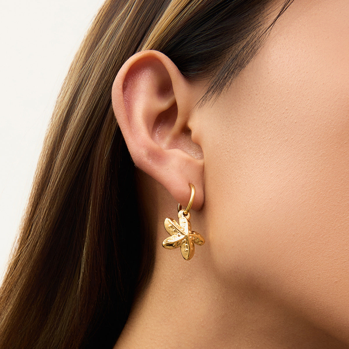 Stainless Steel 18K Gold PVD Starfish Shell Huggie Earrings