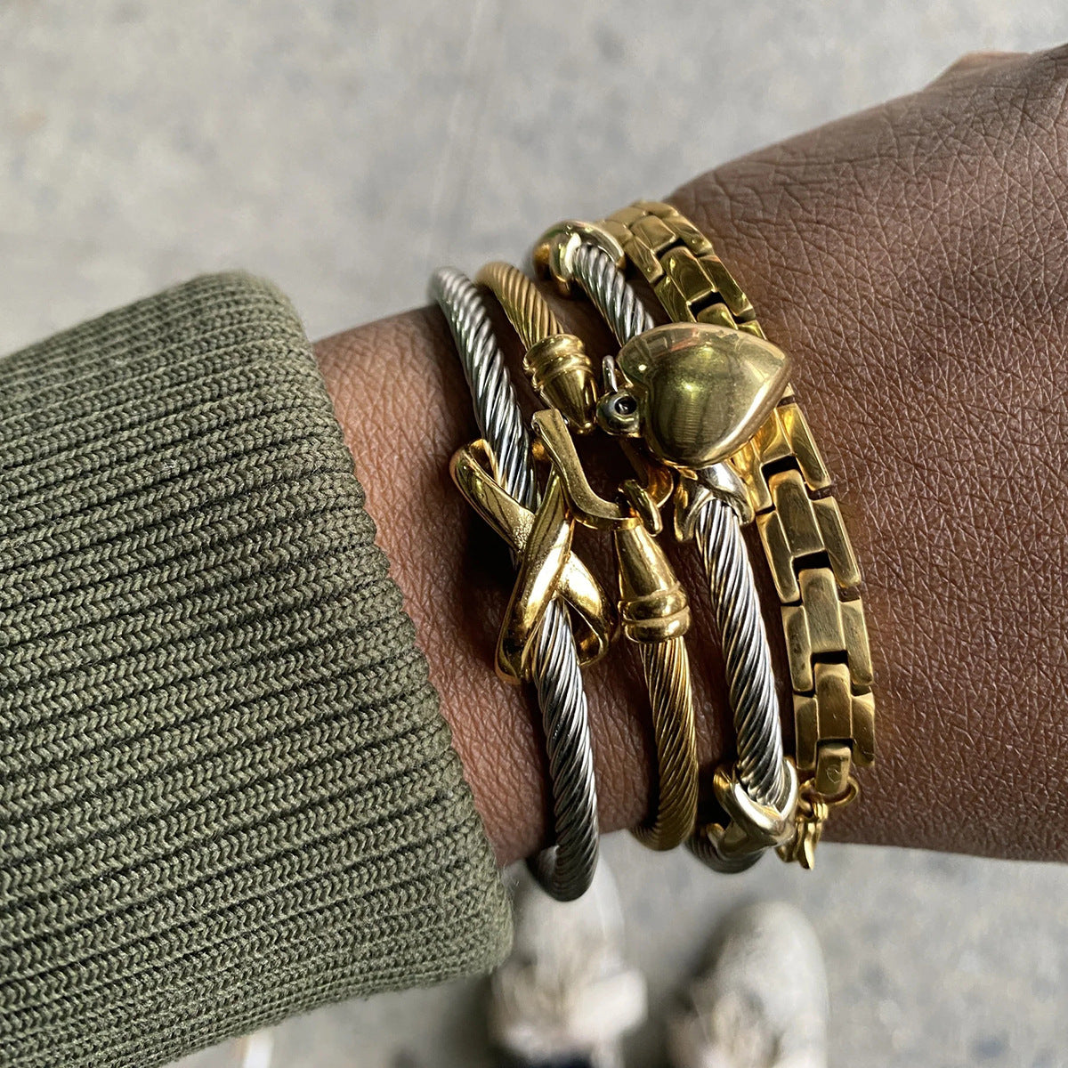 18K Gold PVD Stainless Steel Heart Pendant Bangle