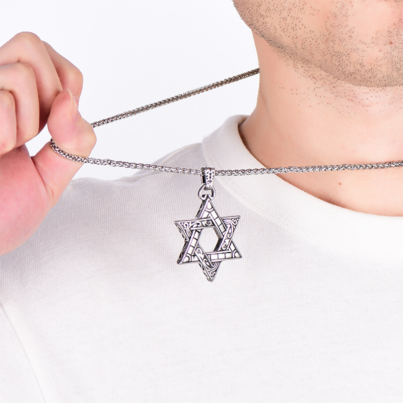 Collier avec pendentif étoile à six branches en acier inoxydable
