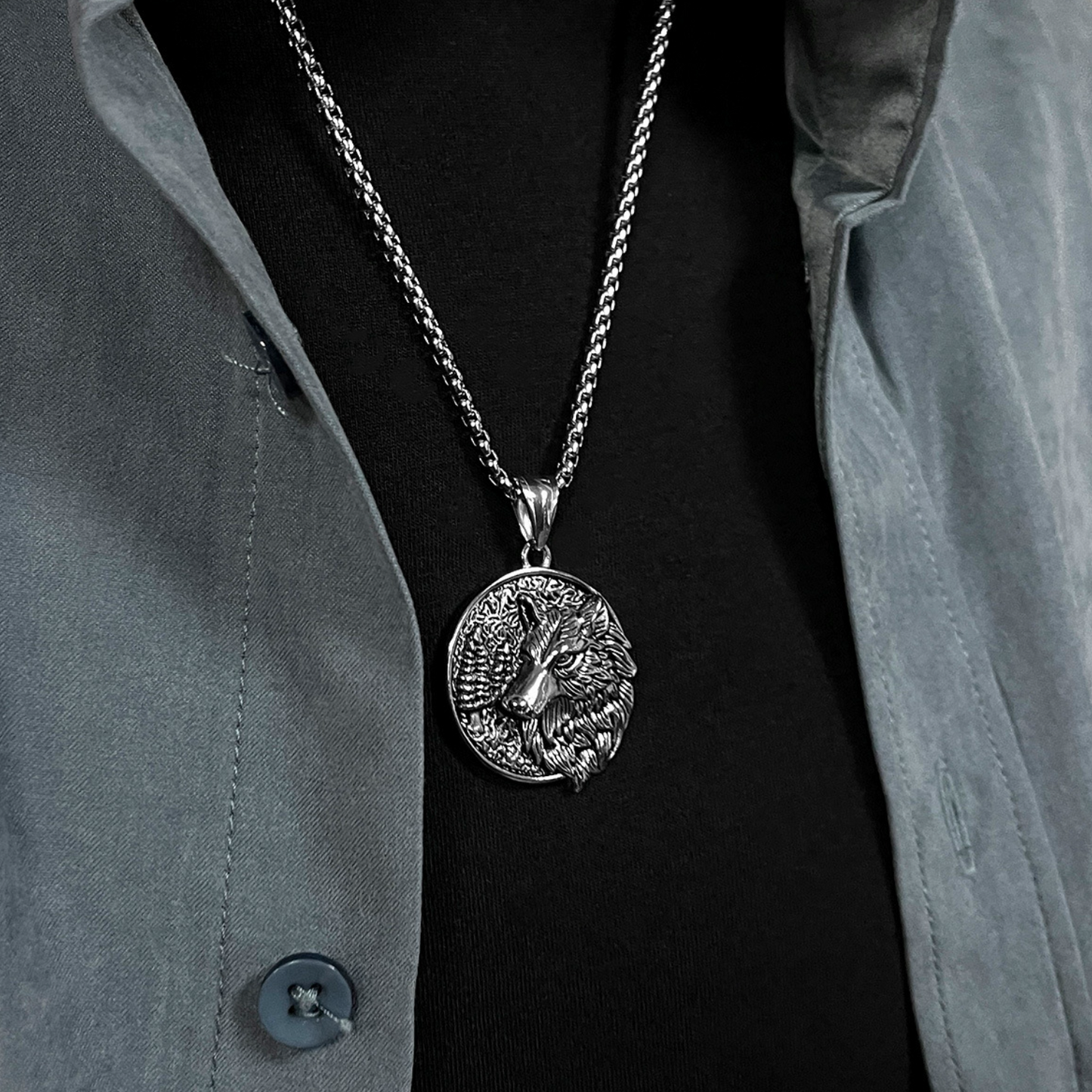 Stainless Steel Wolf Head Round Pendant Necklace