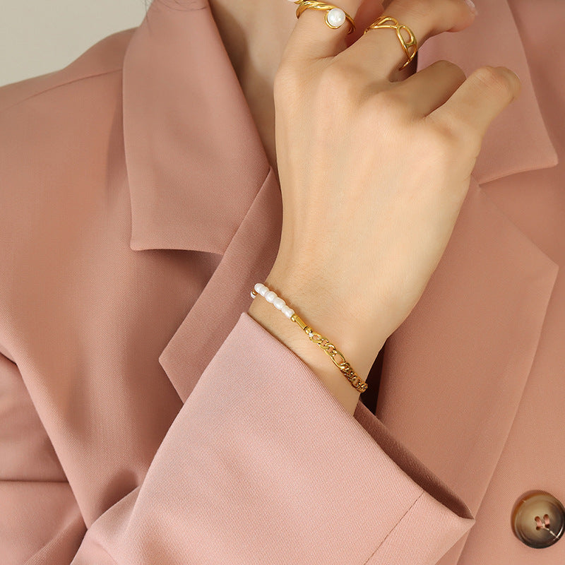 Süßwasserperlen-Panzerkettenarmband aus 18 Karat Gold mit PVD-Beschichtung