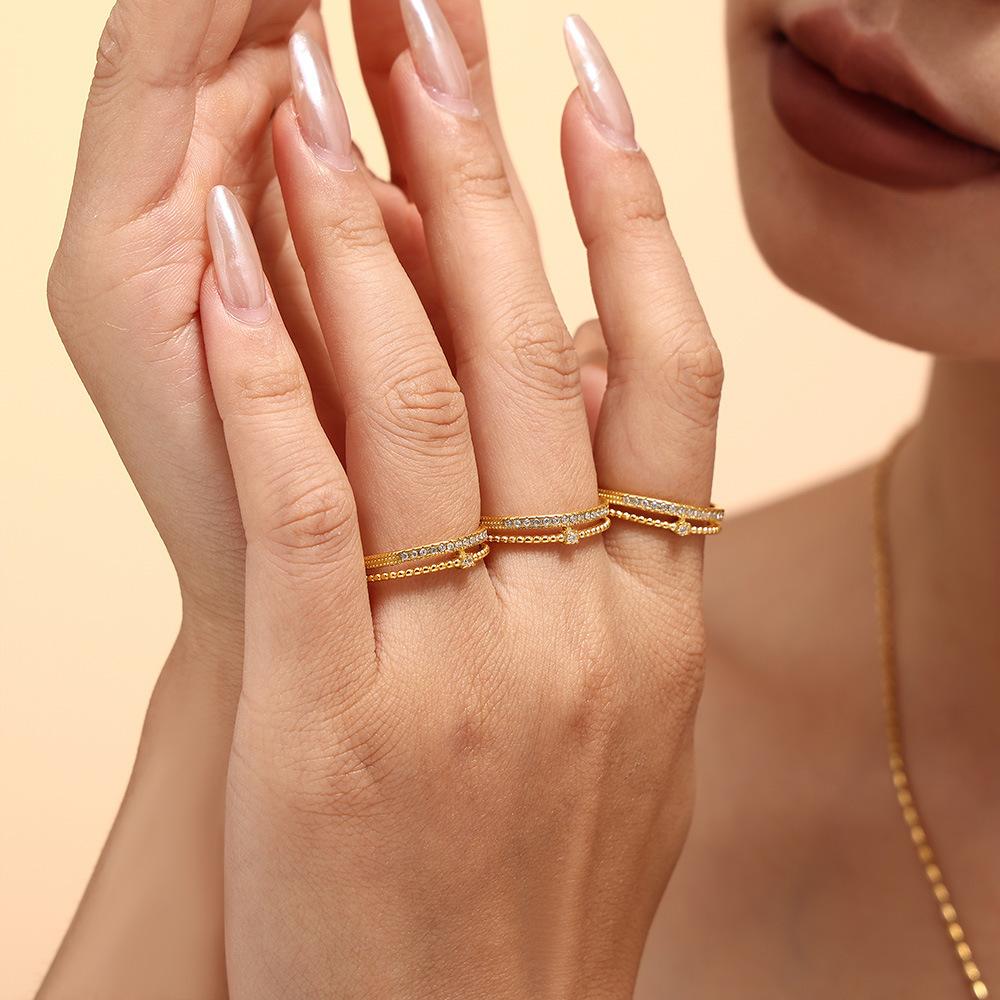 Bague en acier inoxydable avec double couche incrustée de zircone cubique