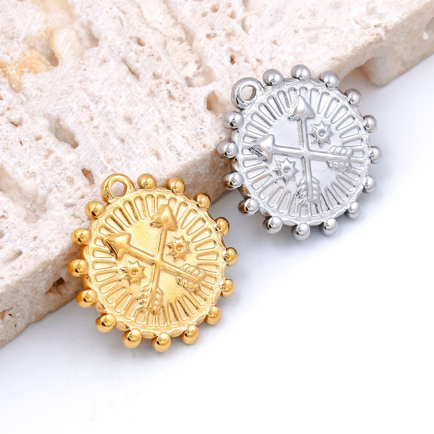 Round Double Arrow Archer Pendant