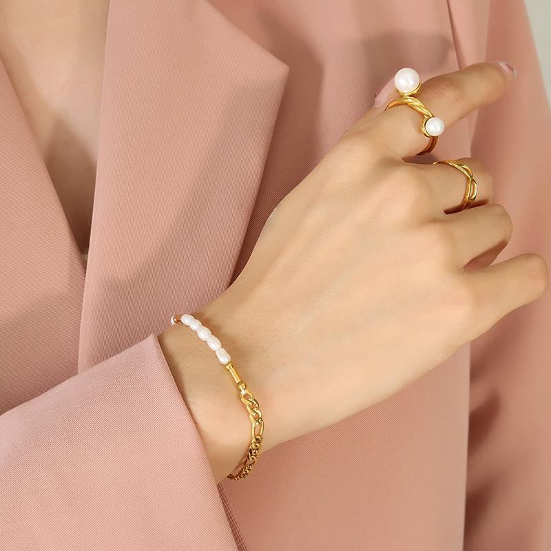 Süßwasserperlen-Panzerkettenarmband aus 18 Karat Gold mit PVD-Beschichtung