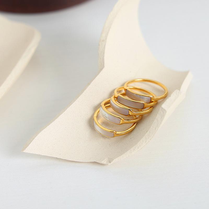 18K Gold PVD Temperament White Seashells Ring