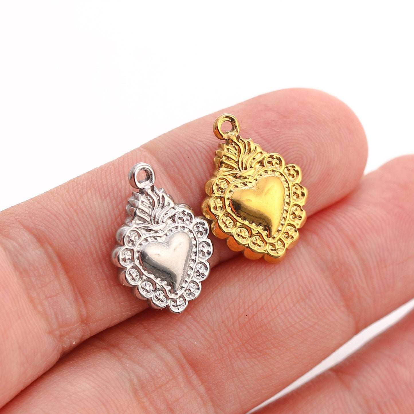 Pendentif en acier inoxydable en forme de cœur à motif rétro