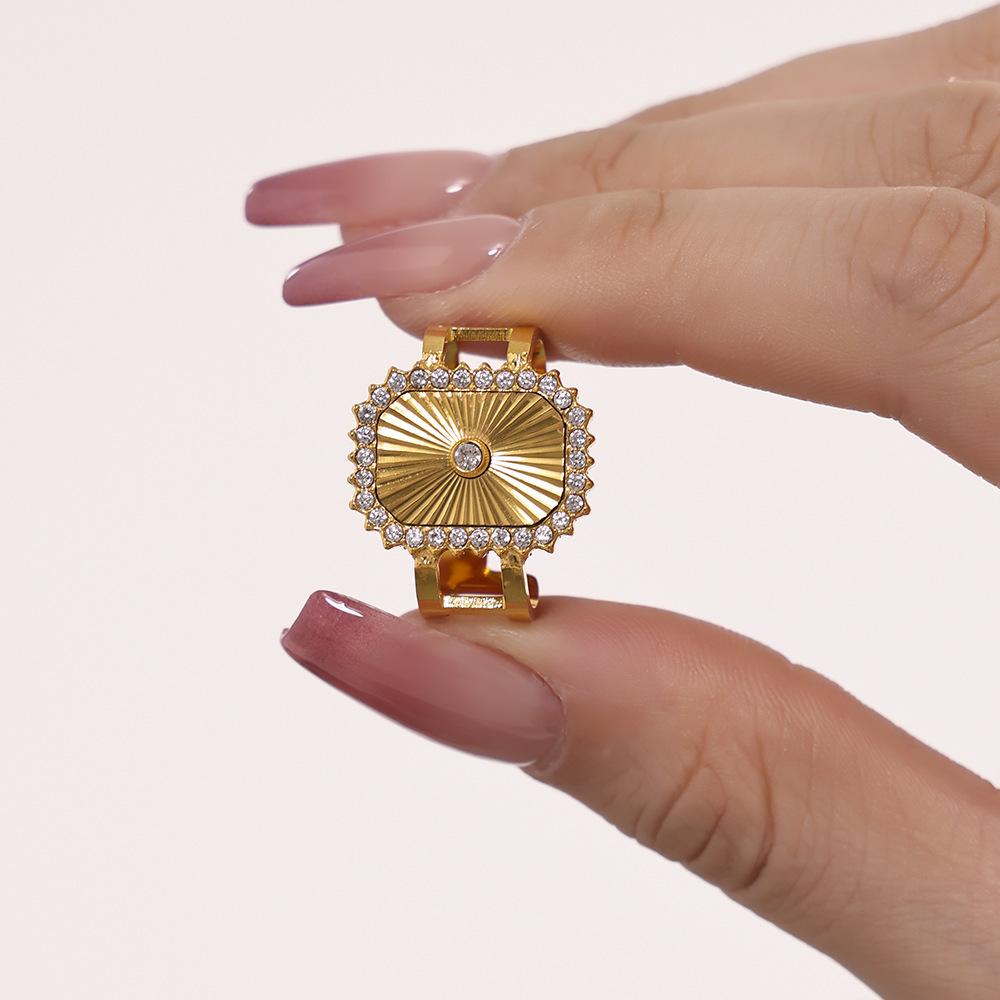 Bague en acier inoxydable avec bordure rectangulaire et incrustation de zircone cubique