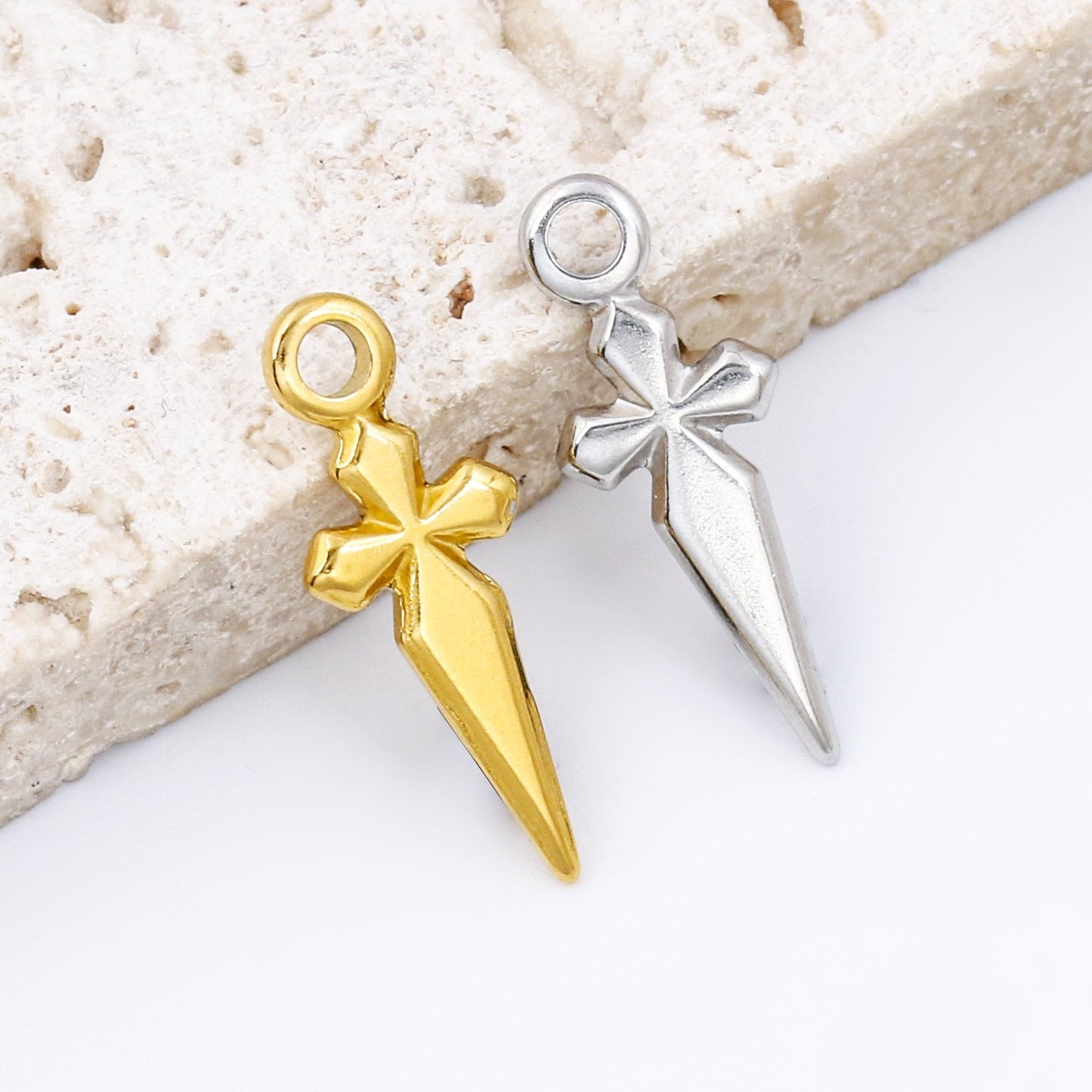 Pendentif en acier inoxydable avec croix longue