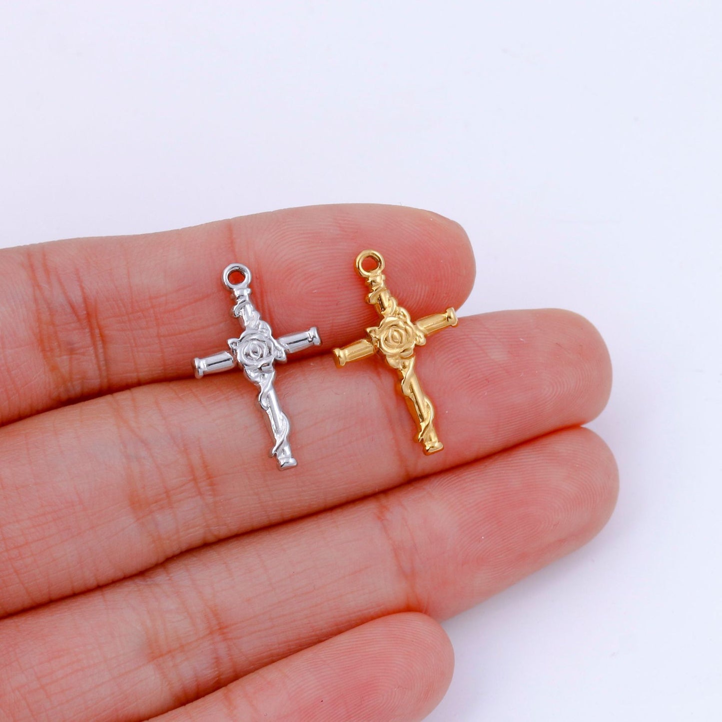 Pendentif croix en acier inoxydable rose