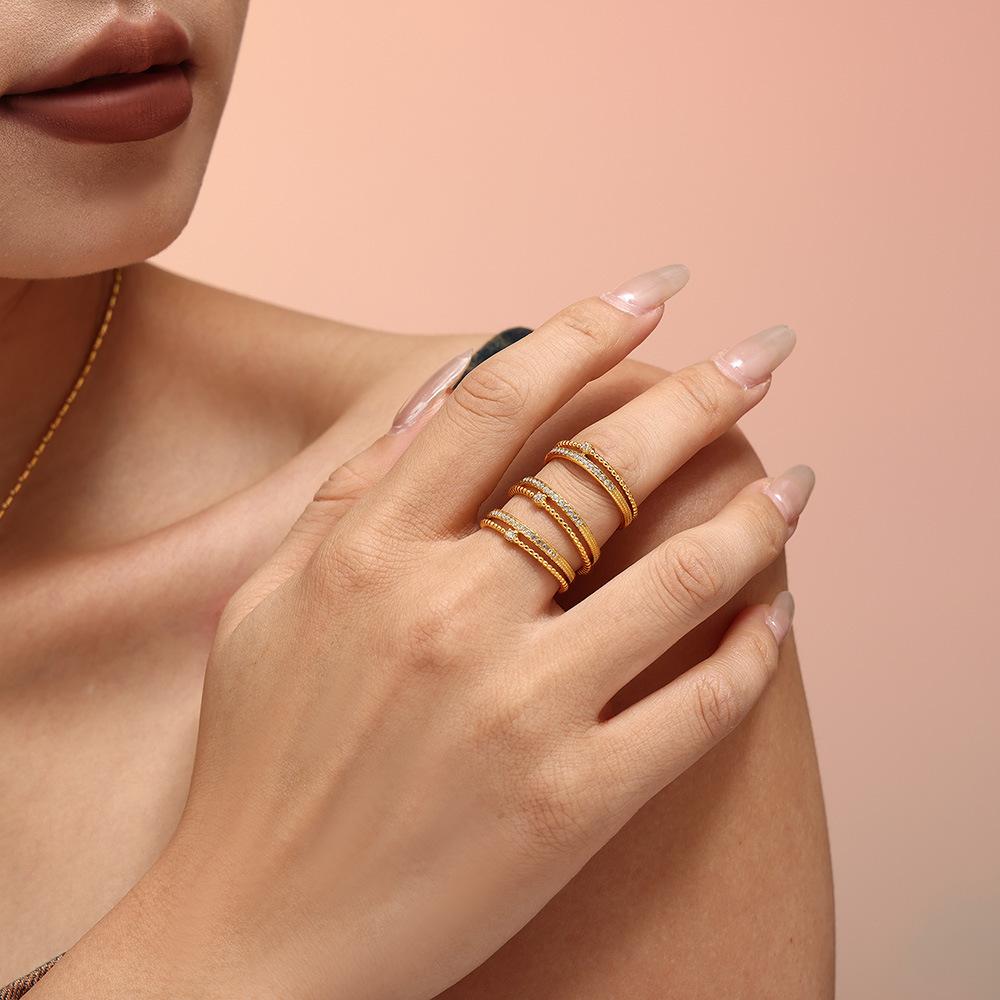 Bague en acier inoxydable avec double couche incrustée de zircone cubique