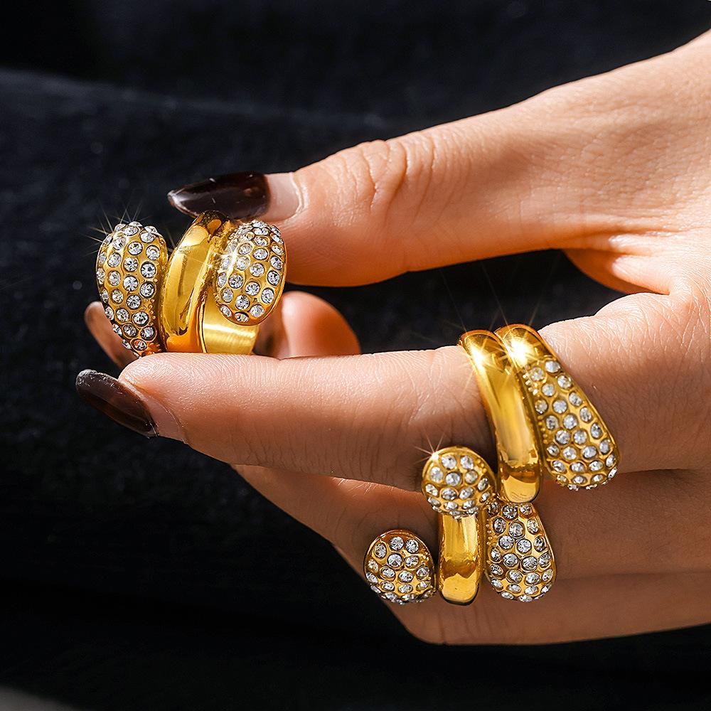 Bague à coutures multicouches en forme de goutte d'eau avec incrustation de zircone cubique