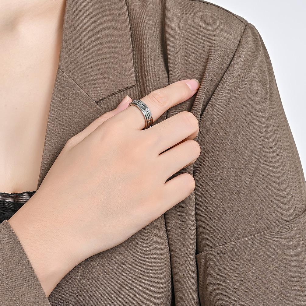 Great Wall Textured Stainless Steel Spinner Ring