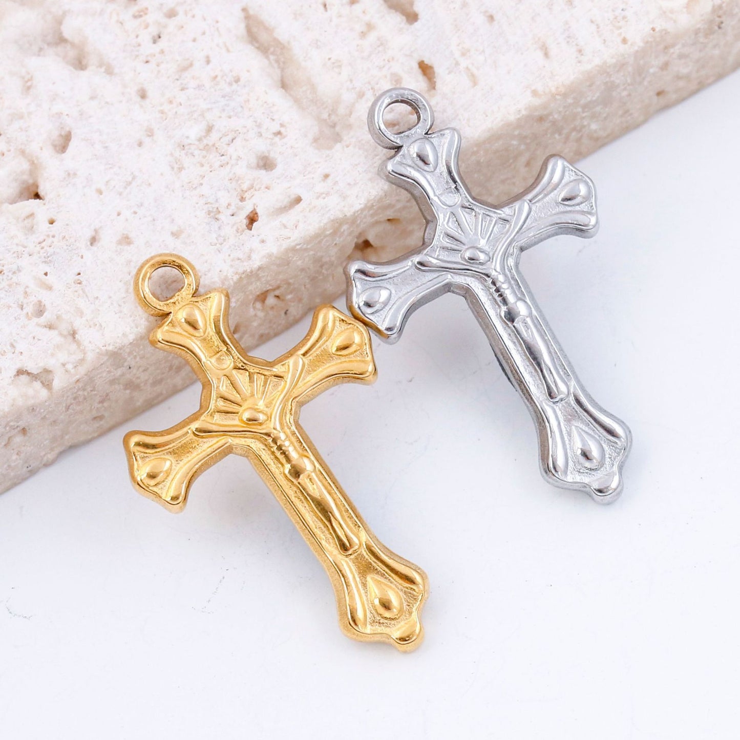 Pendentif croix rétro en acier inoxydable