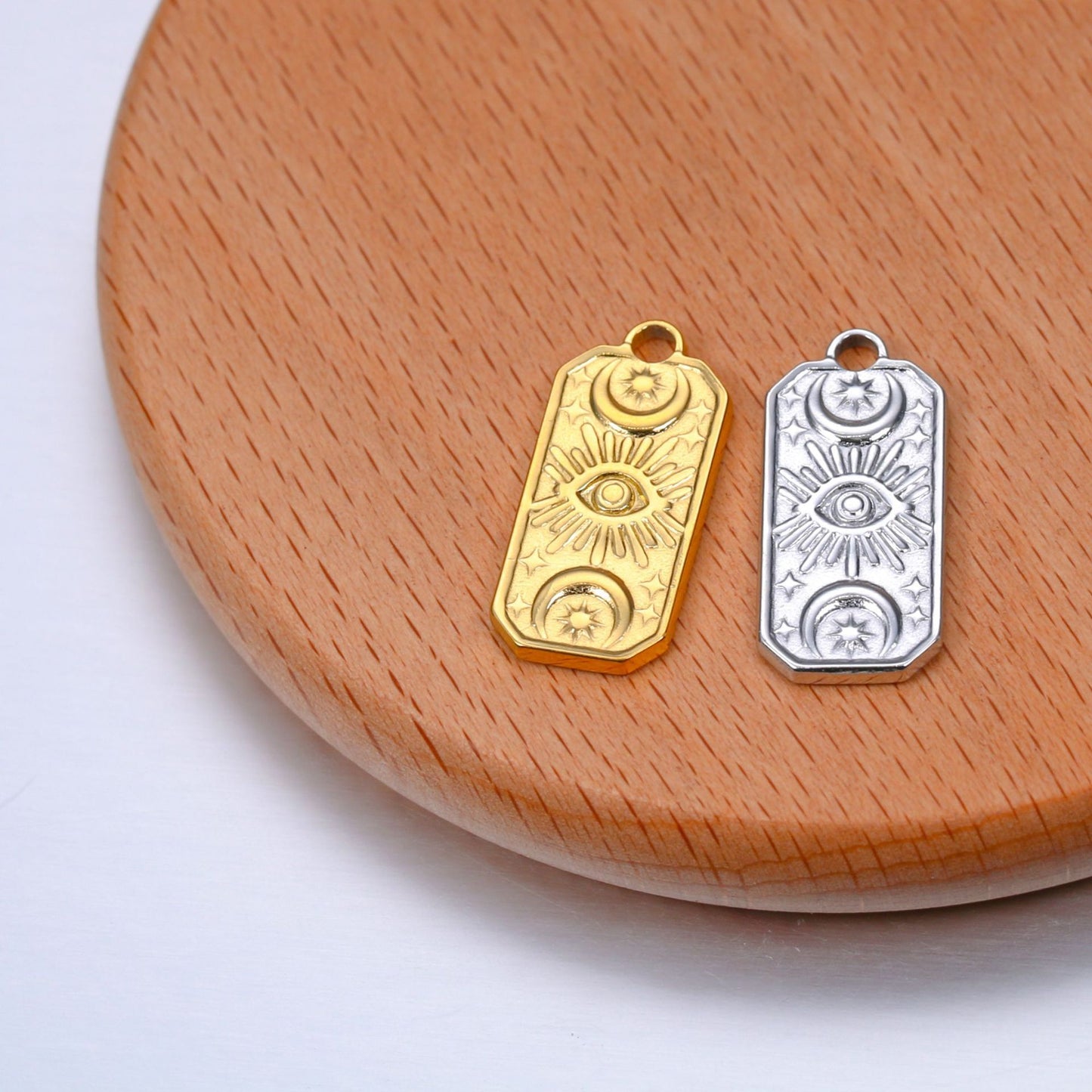 Pendentif rectangulaire en acier inoxydable avec étoile, lune et œil du diable