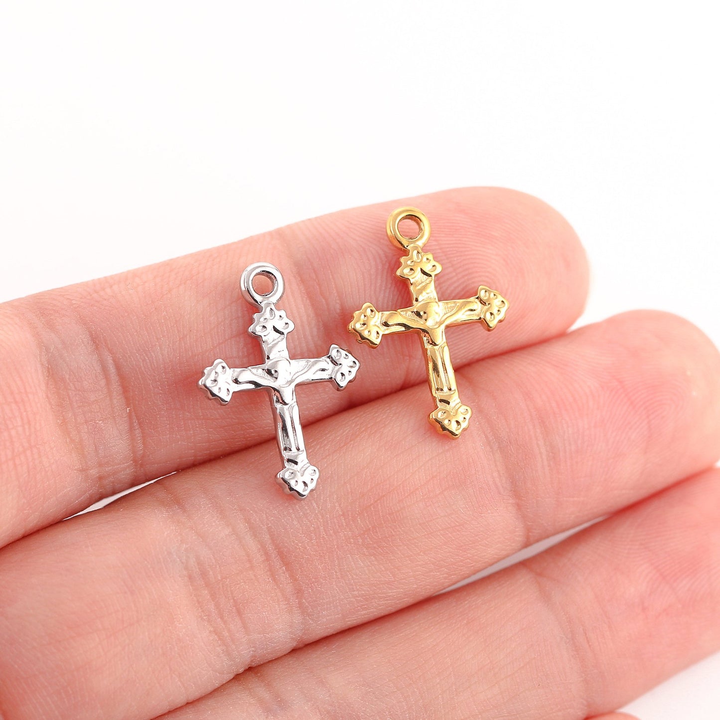 Pendentif croix en acier inoxydable avec tête de mort