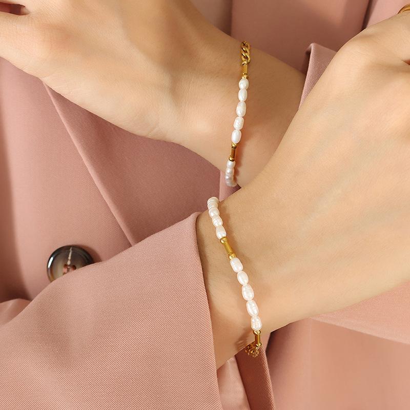 Süßwasserperlen-Panzerkettenarmband aus 18 Karat Gold mit PVD-Beschichtung