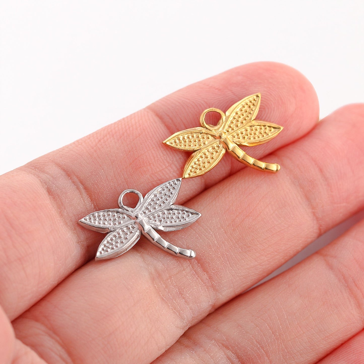 Pendentif libellule en acier inoxydable et PVD or 18 carats