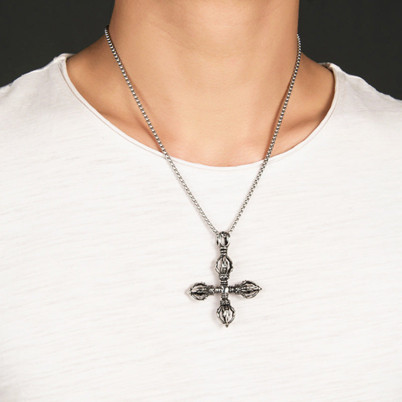 Collier en acier inoxydable avec croix et pilon