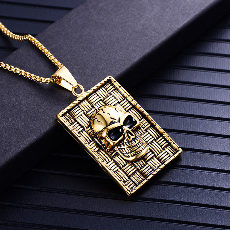 Collier avec pendentif carré en forme de tête de mort en acier inoxydable
