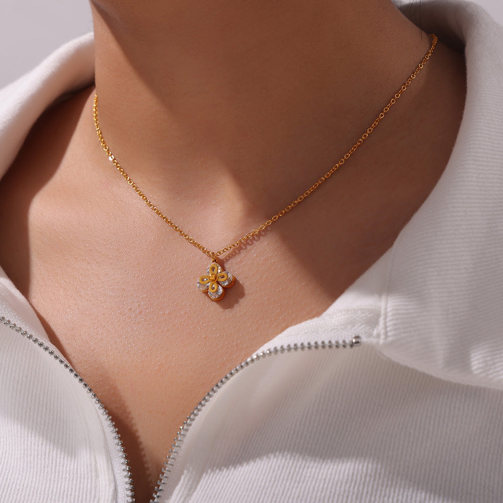 Four-leaf Clover Pendant Inlay Cubic Zirconia Stainless Steel Necklace