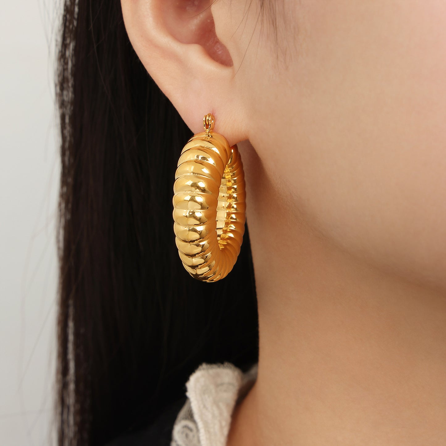 Stainless Steel Shell Texture Hoop Earrings