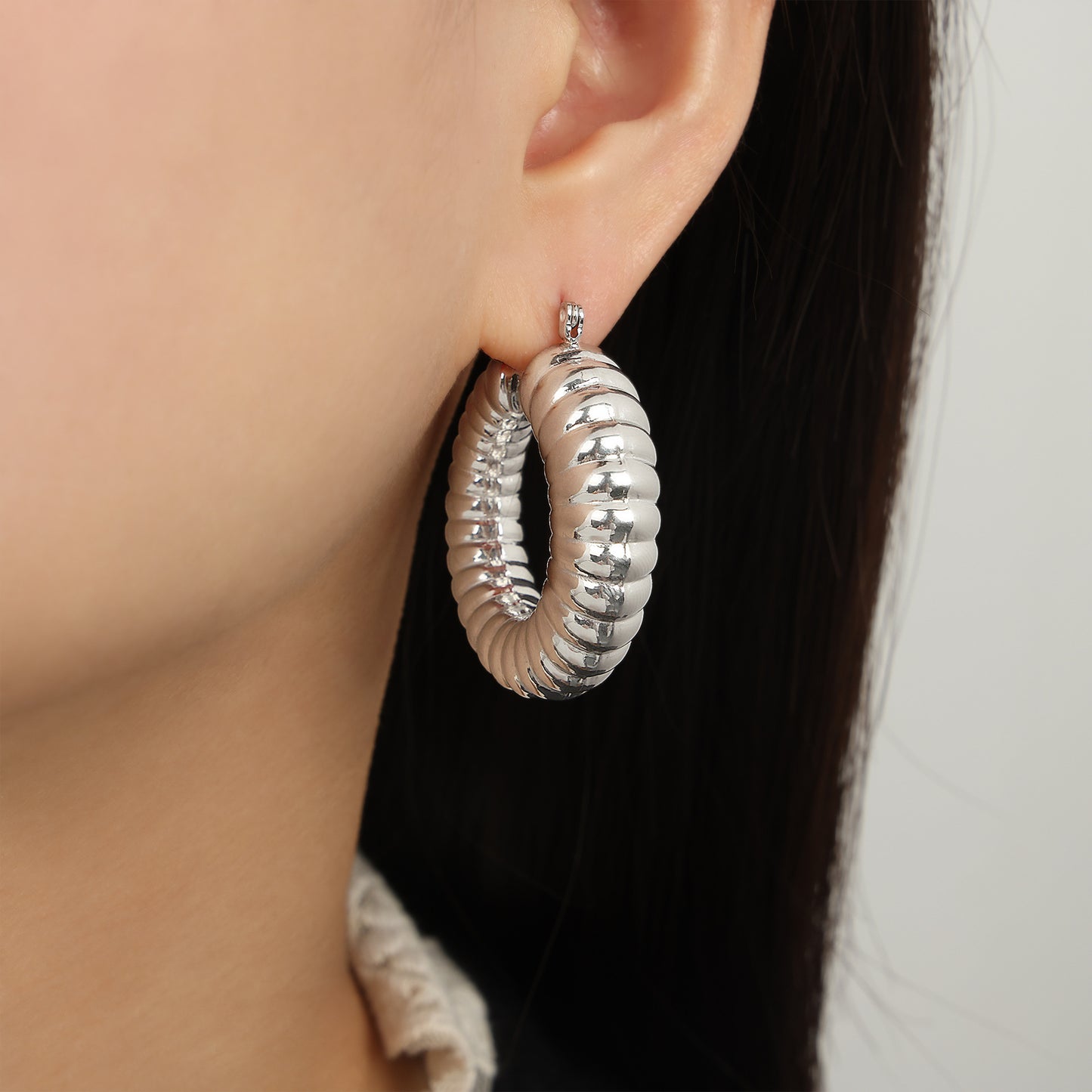 Stainless Steel Shell Texture Hoop Earrings