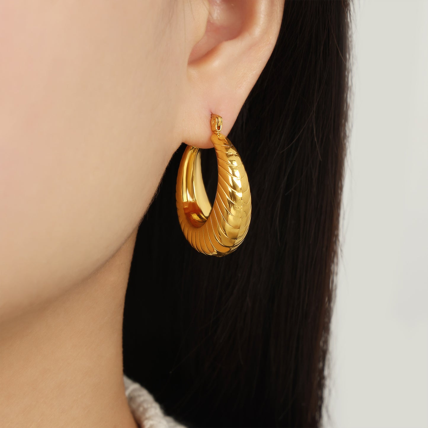 Stainless Steel Shell Texture Hoop Earrings