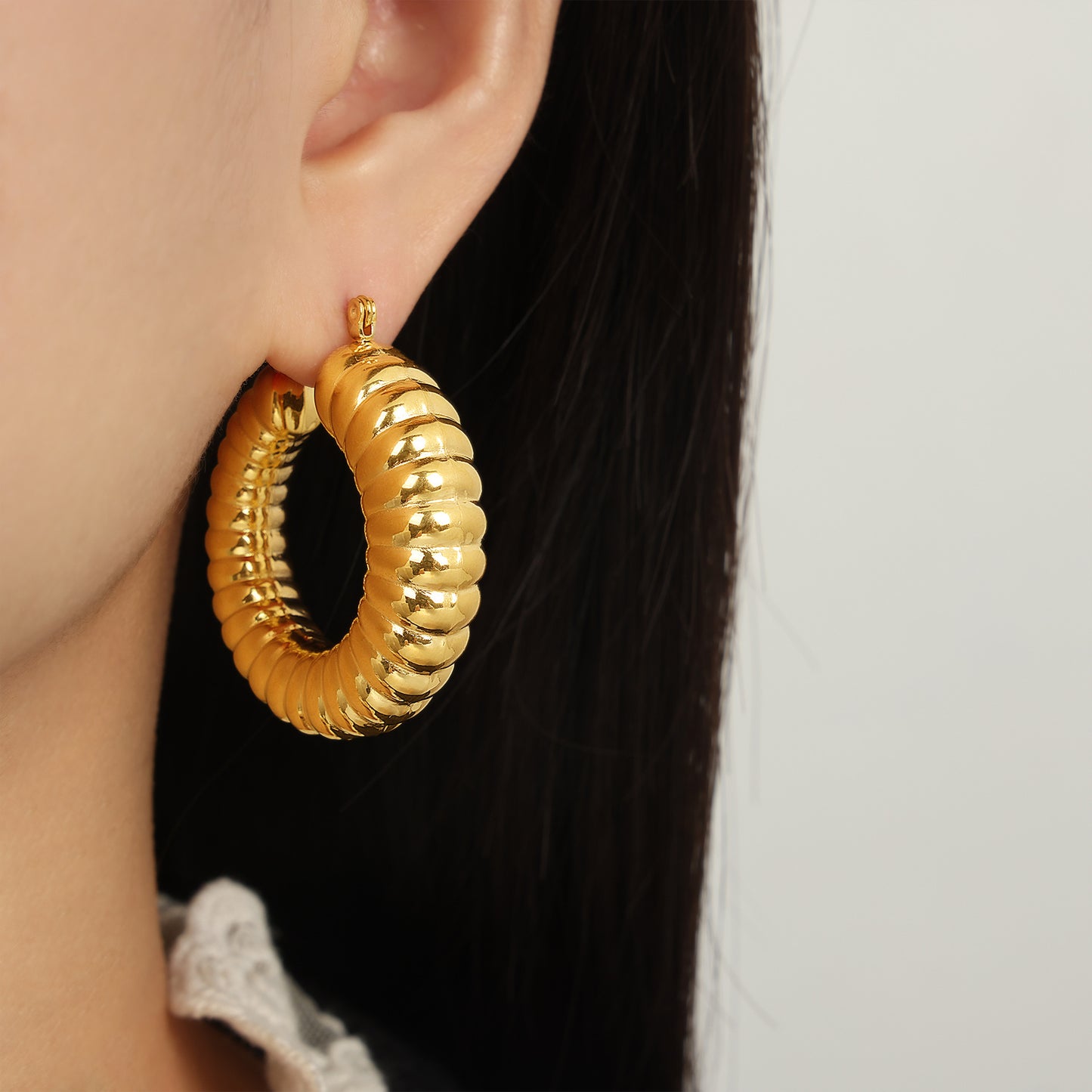 Stainless Steel Shell Texture Hoop Earrings