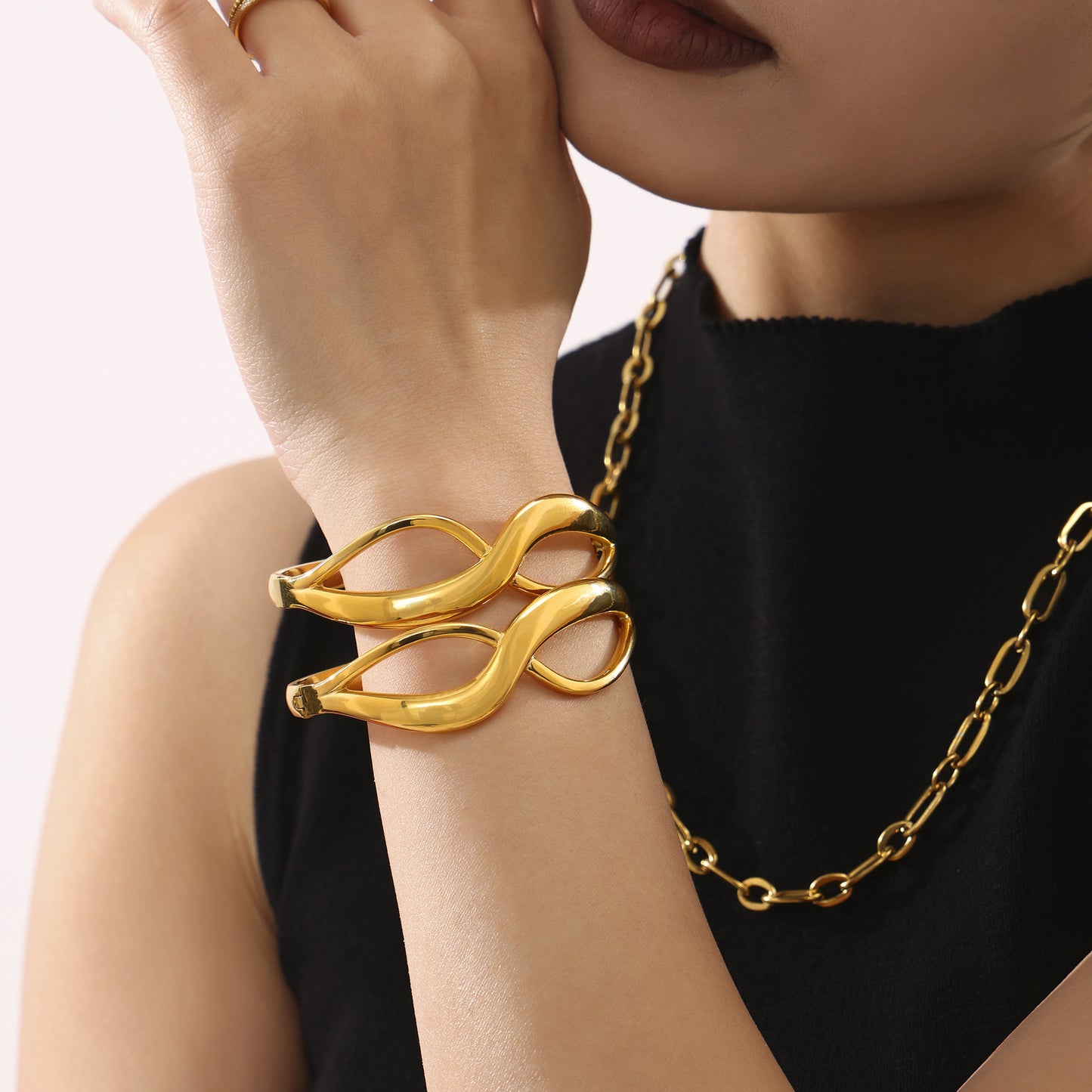 Stainless Steel Figure 8 Curve Design Bracelet