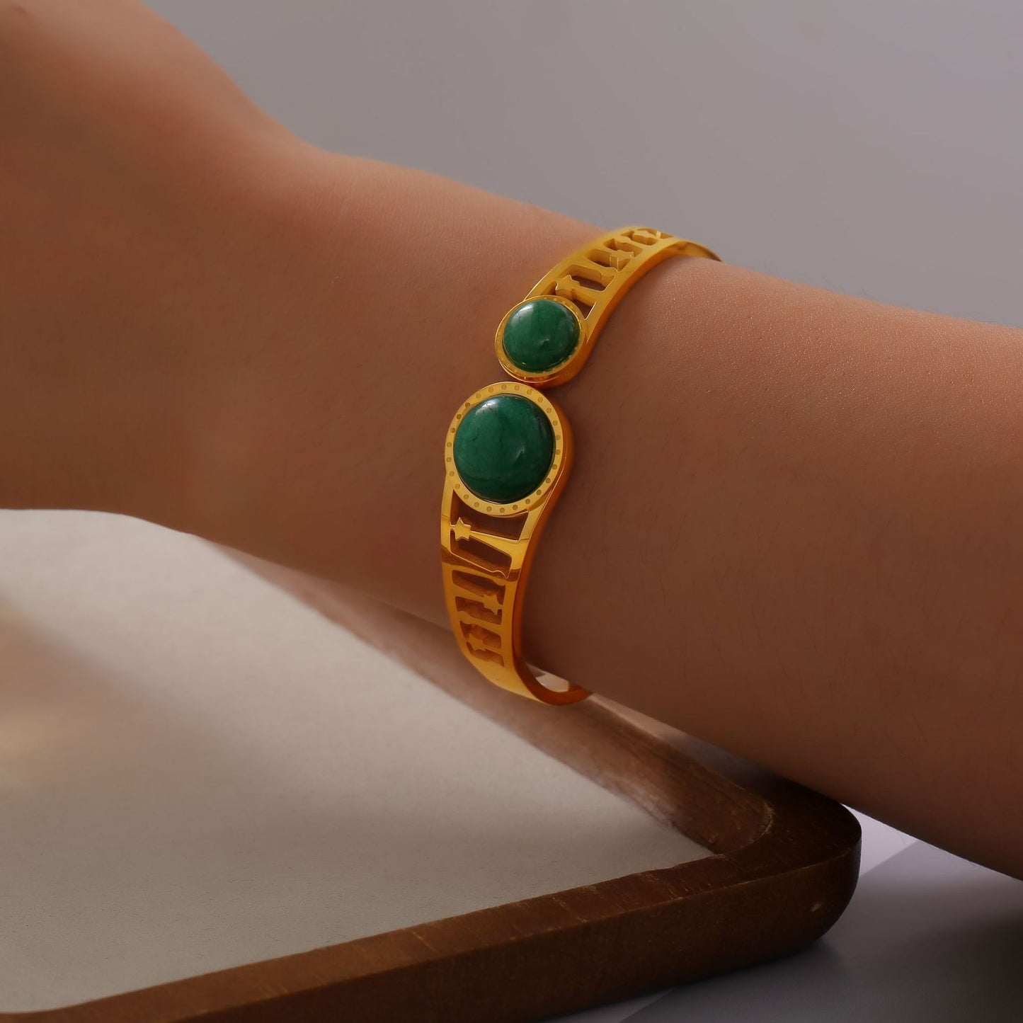 Palace Style Inlay Resin Hollow Bangle Bracelet
