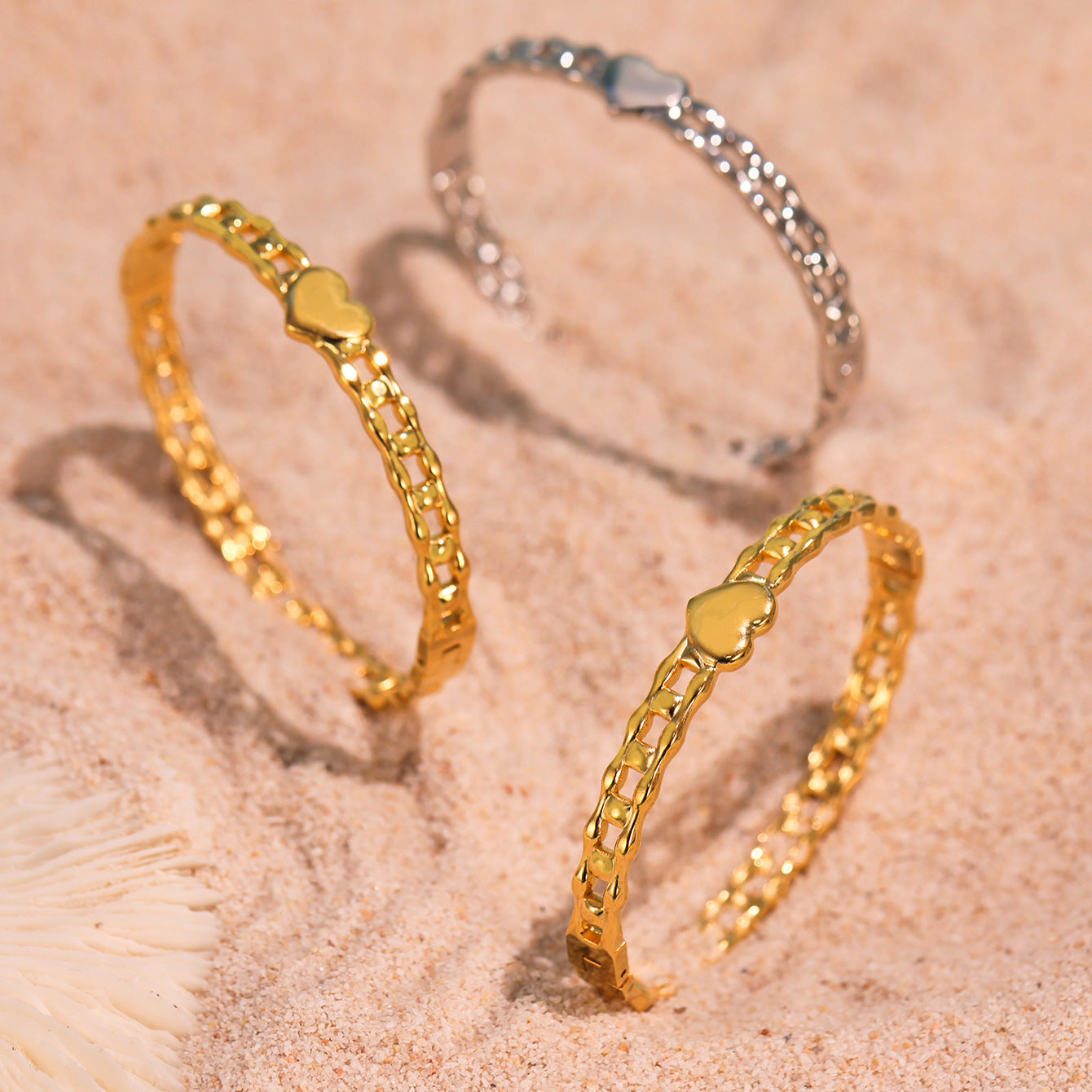 Stainless Steel Heart Hollow Texture Buckle Bracelet