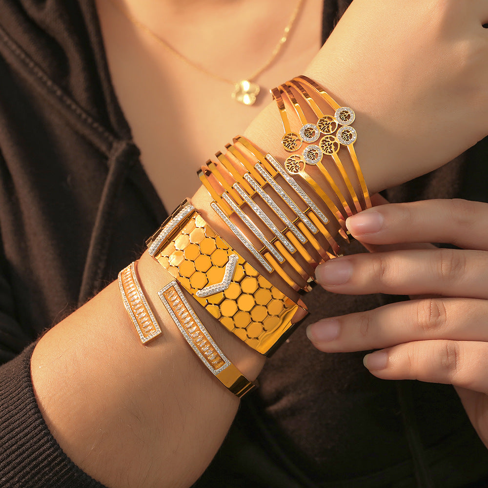 Stainless Steel 18K Gold PVD Niche Hollow Bracelet