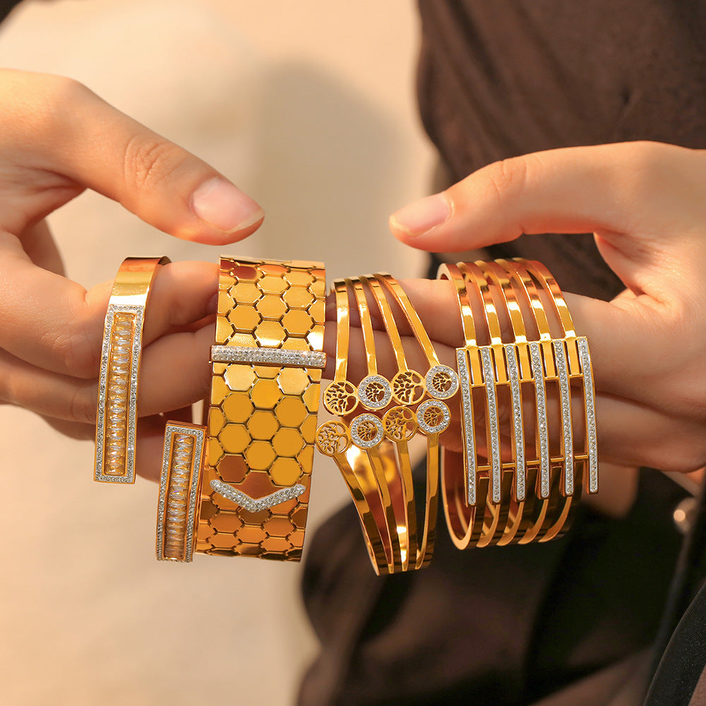 Stainless Steel 18K Gold PVD Niche Hollow Bracelet