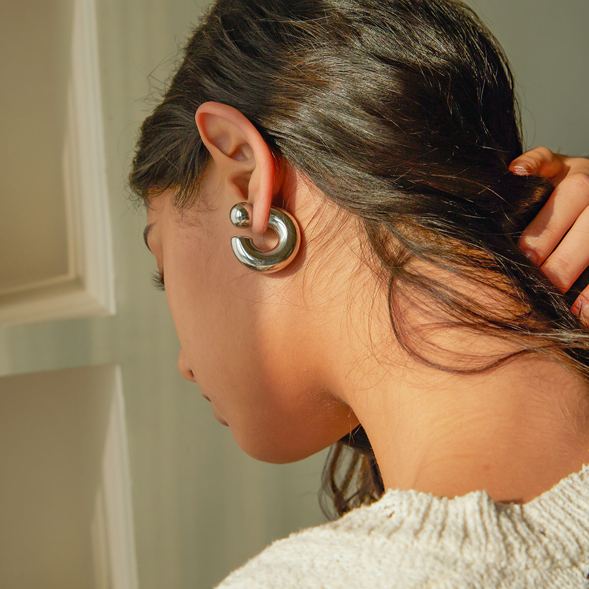 Wear C-shaped Earrings Before and After Stainless Steel