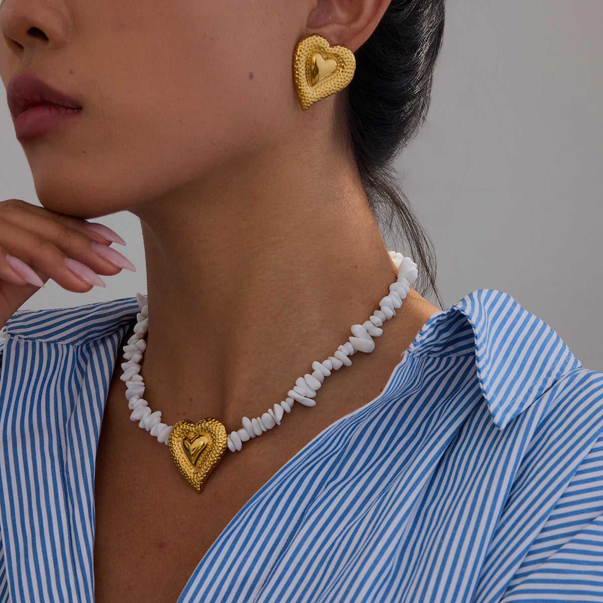 Stainless Steel Hammer Patterned Heart-shaped White Crushed Stone Necklace