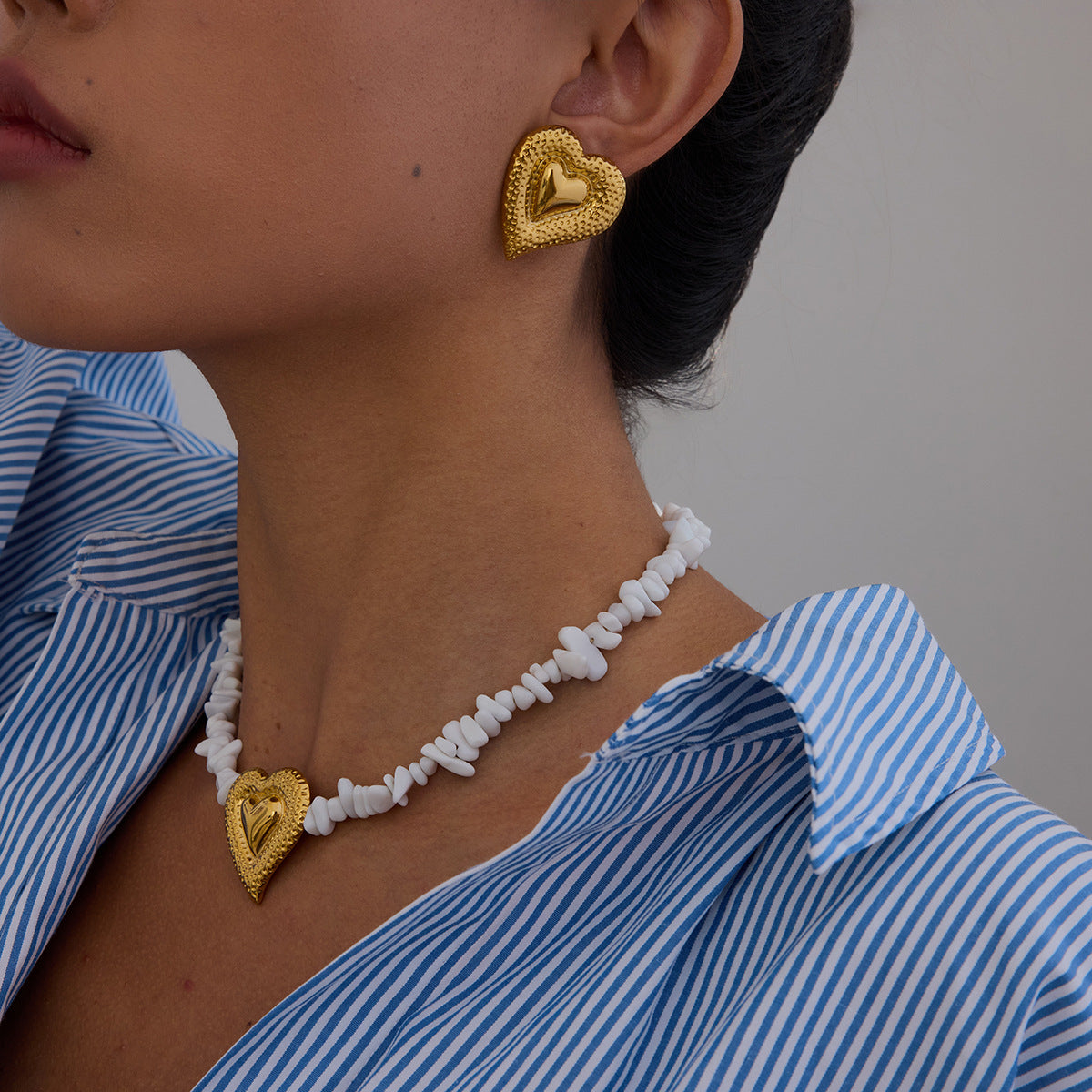 Stainless Steel Hammer Patterned Heart-shaped White Crushed Stone Necklace