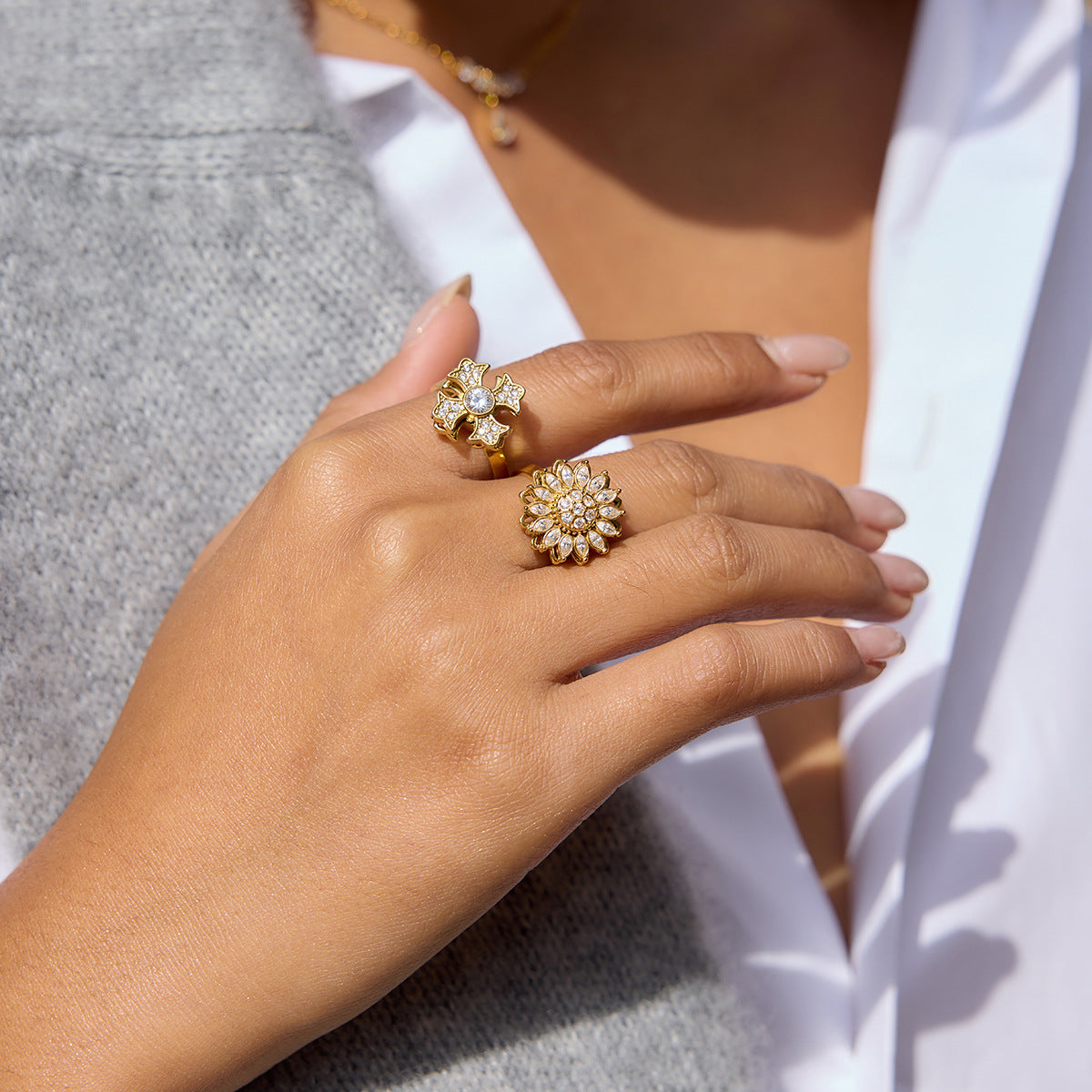 Stainless Steel CZ Decompression Rotating Flower Ring